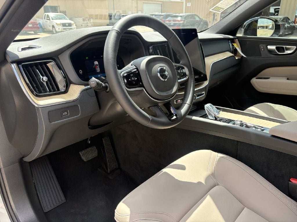 2026 Volvo XC60 B5 Plus