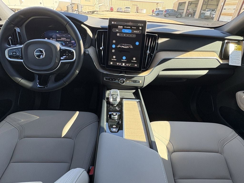2026 Volvo XC60 B5 Plus