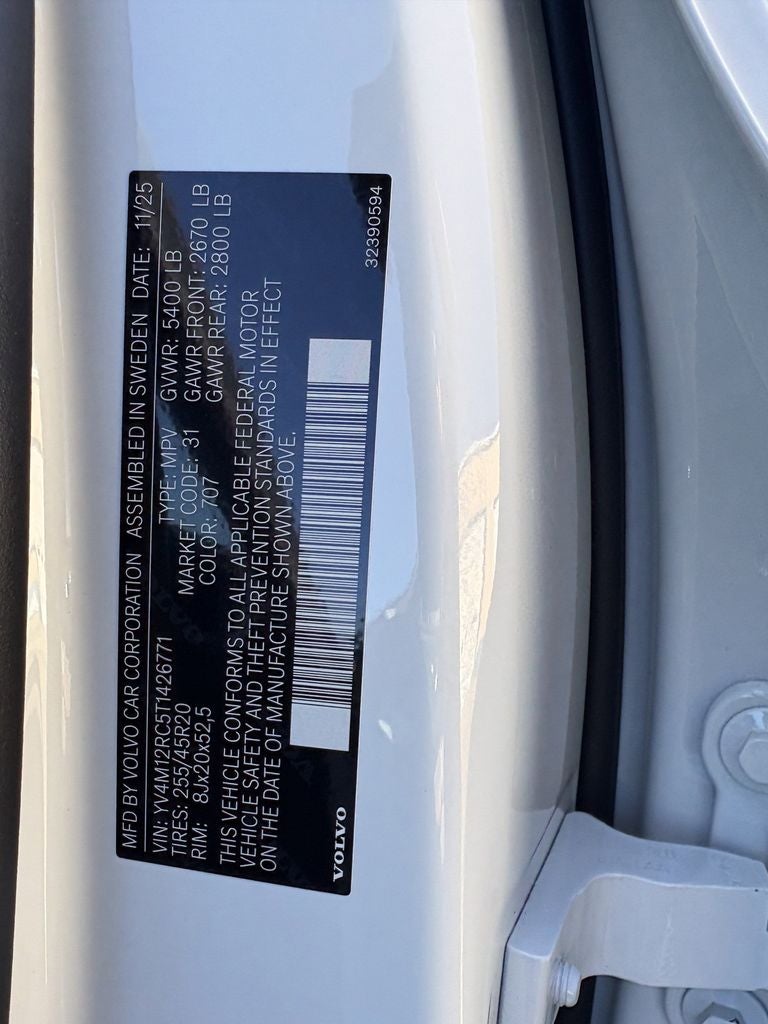 2026 Volvo XC60 B5 Plus