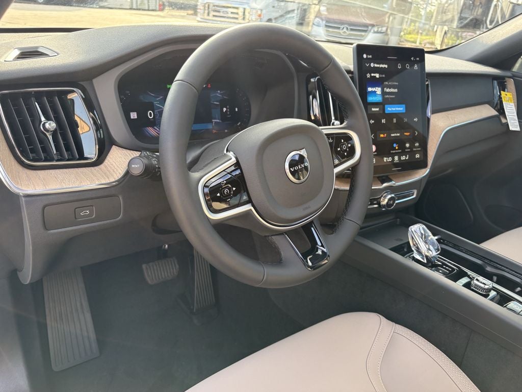 2026 Volvo XC60 B5 Plus
