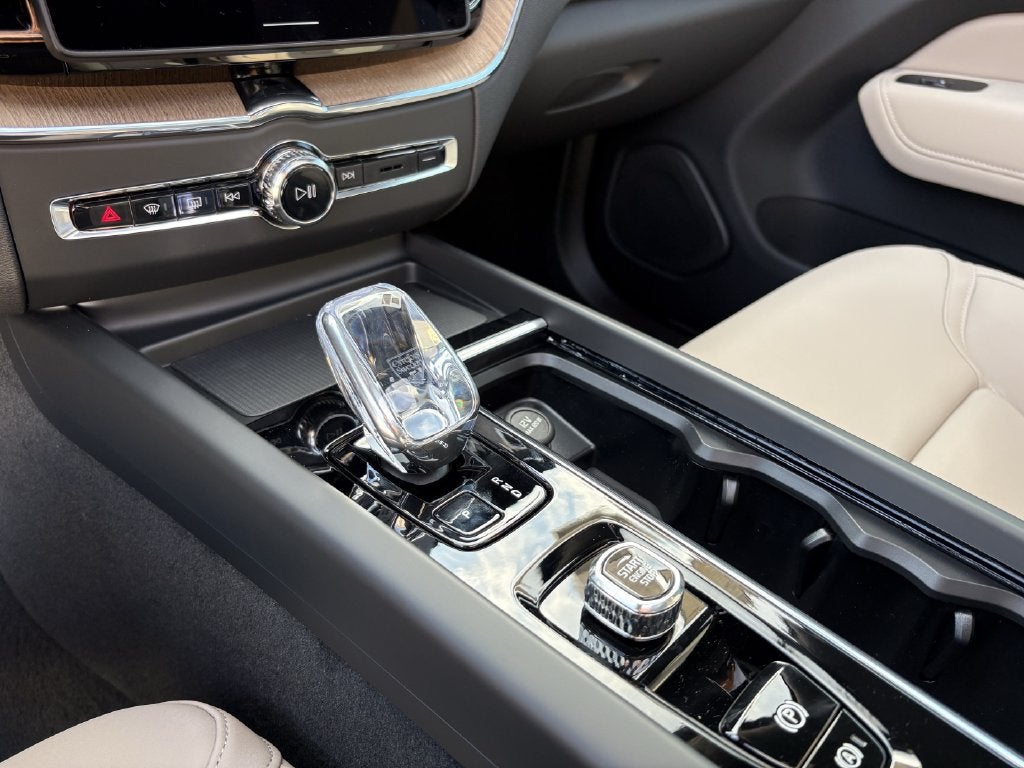 2026 Volvo XC60 B5 Plus