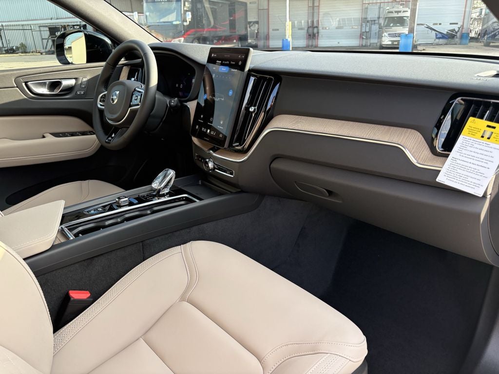 2026 Volvo XC60 B5 Plus