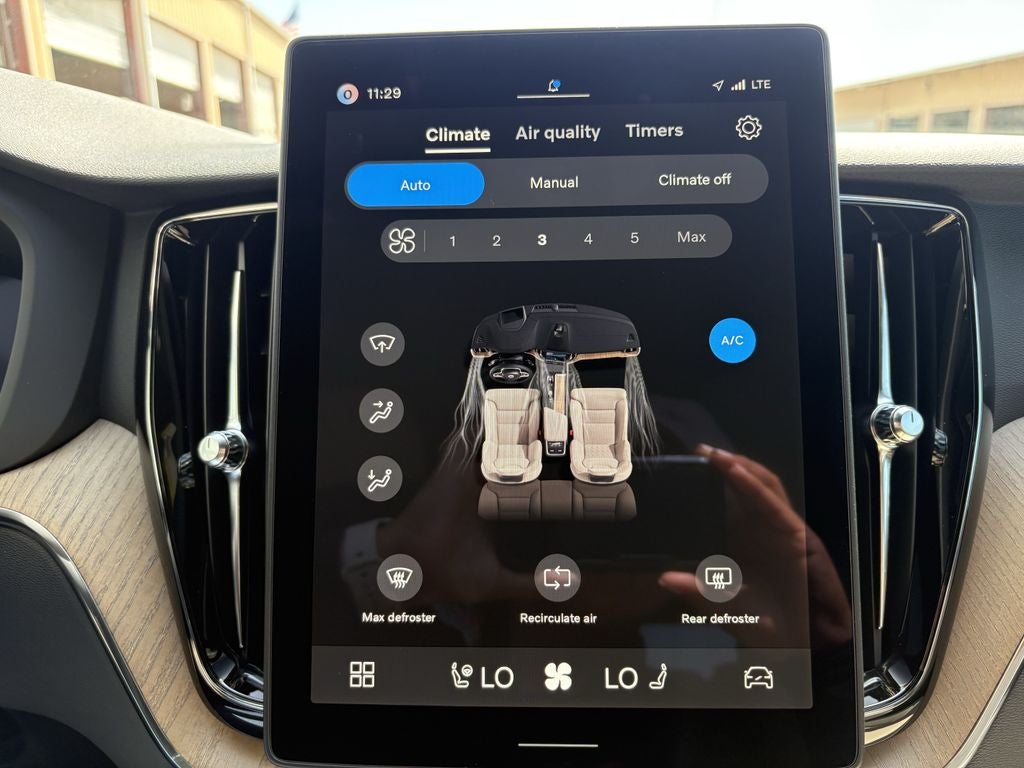 2026 Volvo XC60 B5 Plus
