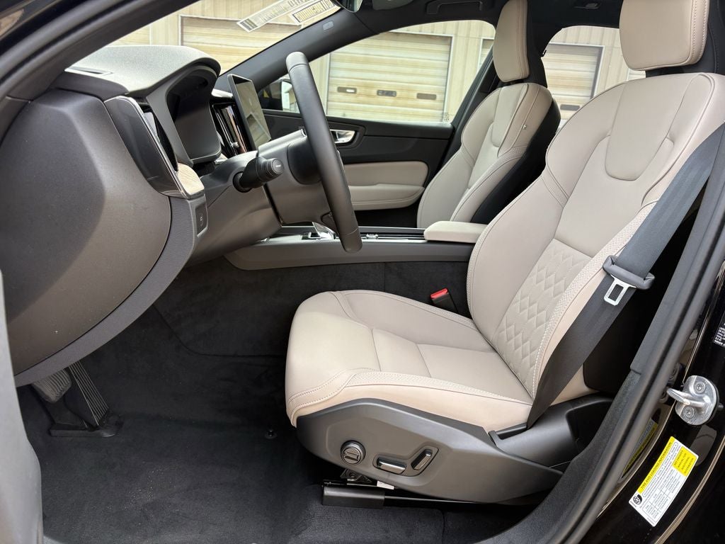 2026 Volvo XC60 B5 Plus