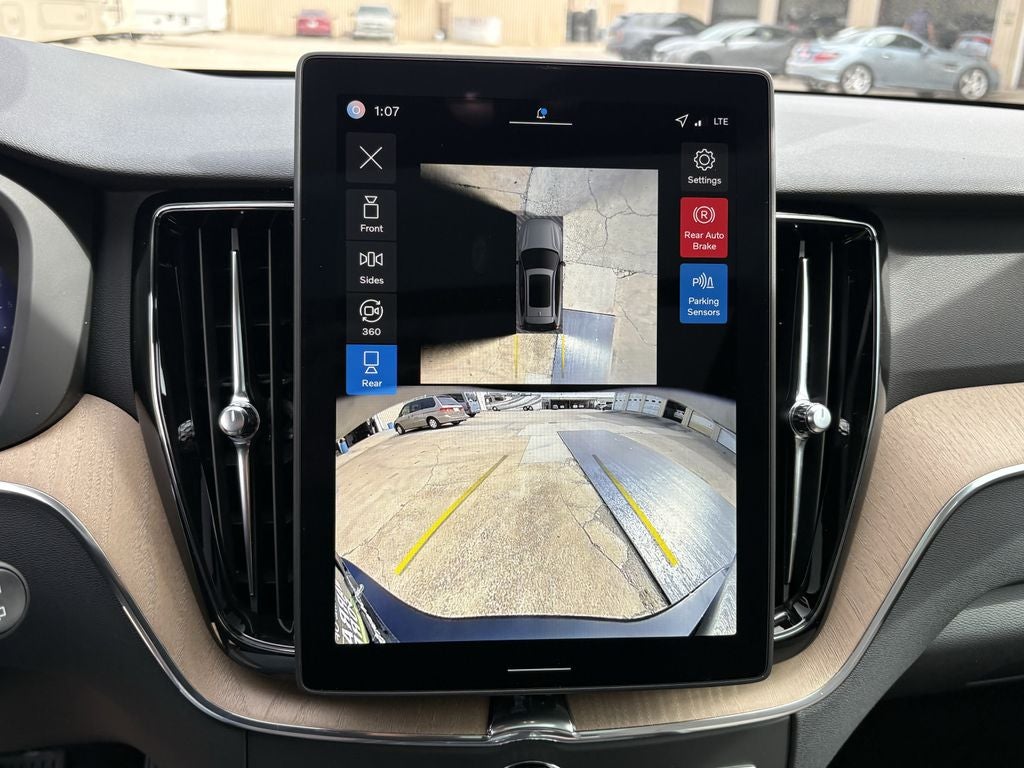 2026 Volvo XC60 B5 Plus