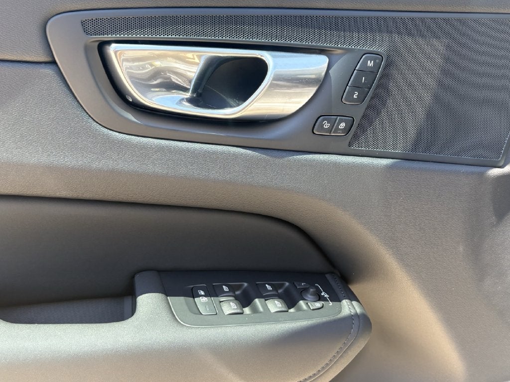 2026 Volvo XC60 B5 Core