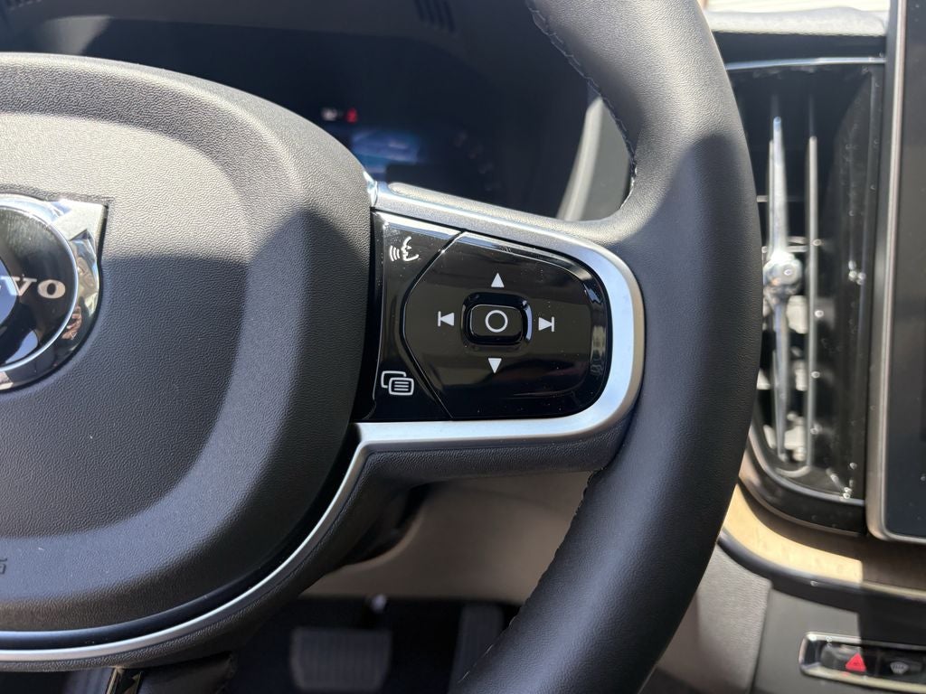 2026 Volvo XC60 B5 Core
