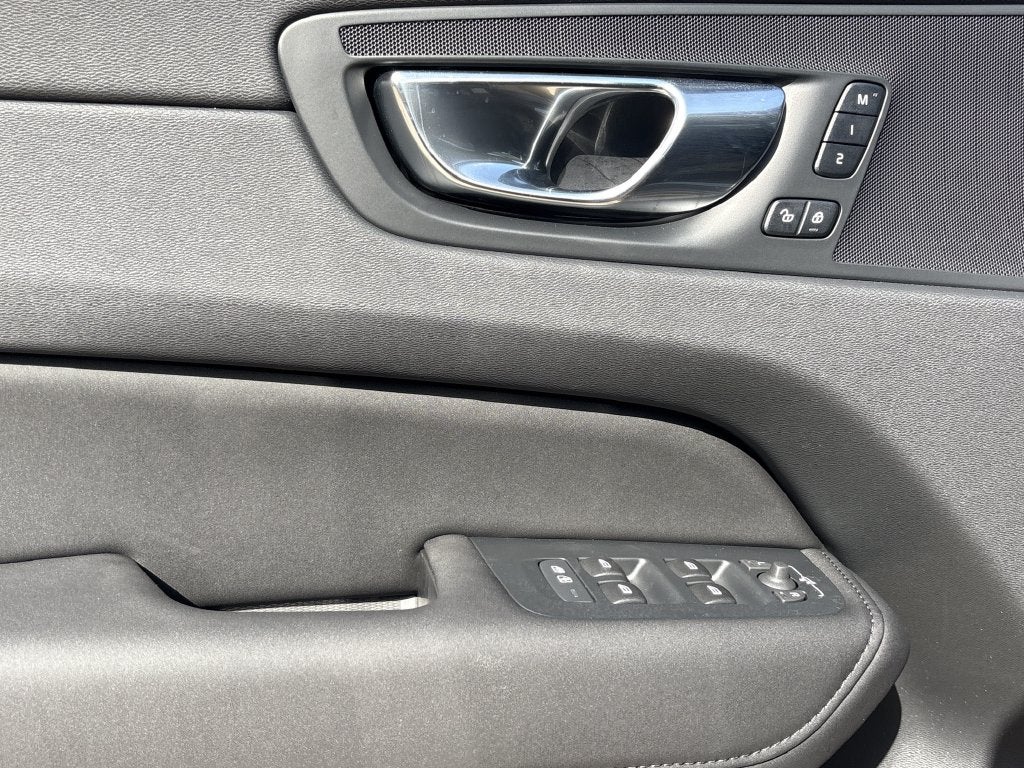 2026 Volvo XC60 B5 Core