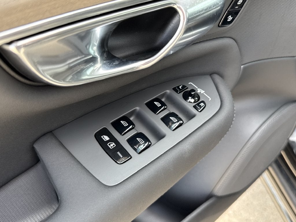 2027 Volvo XC90 B5 Core