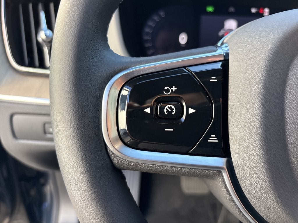 2027 Volvo XC60 B5 Plus