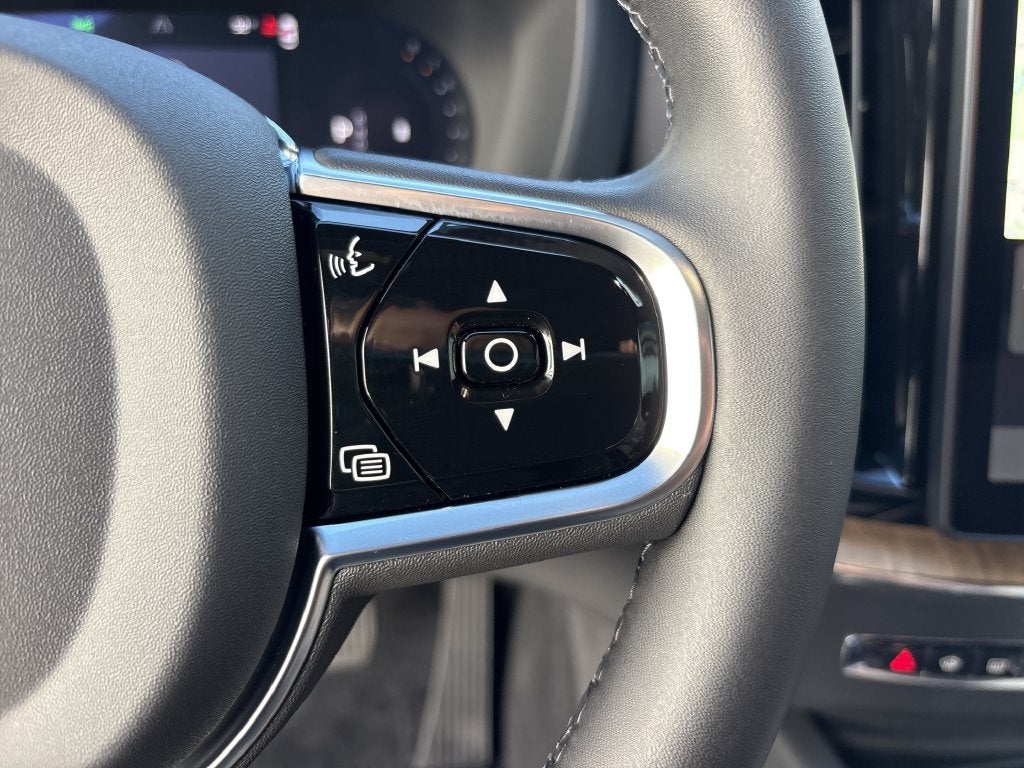 2027 Volvo XC60 B5 Plus