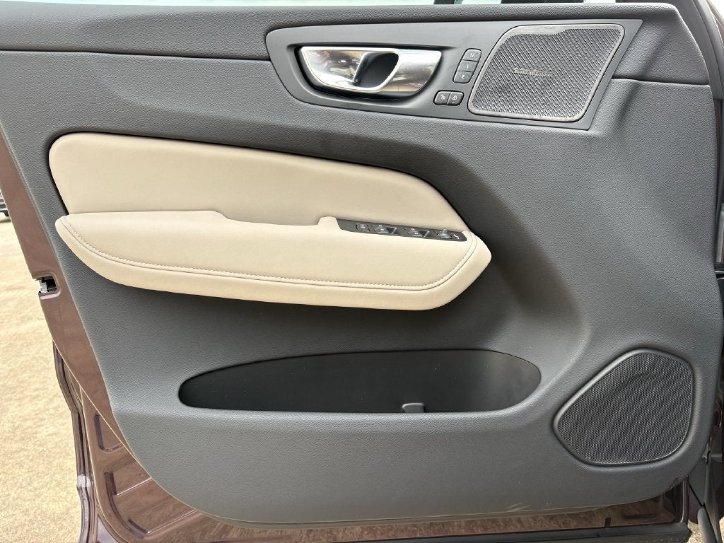 2027 Volvo XC60 B5 Plus