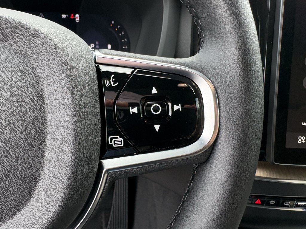 2027 Volvo XC60 B5 Plus