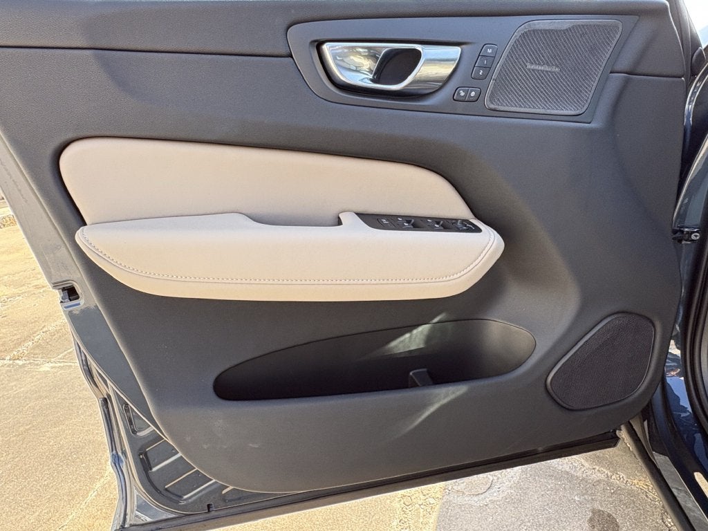 2027 Volvo XC60 B5 Plus
