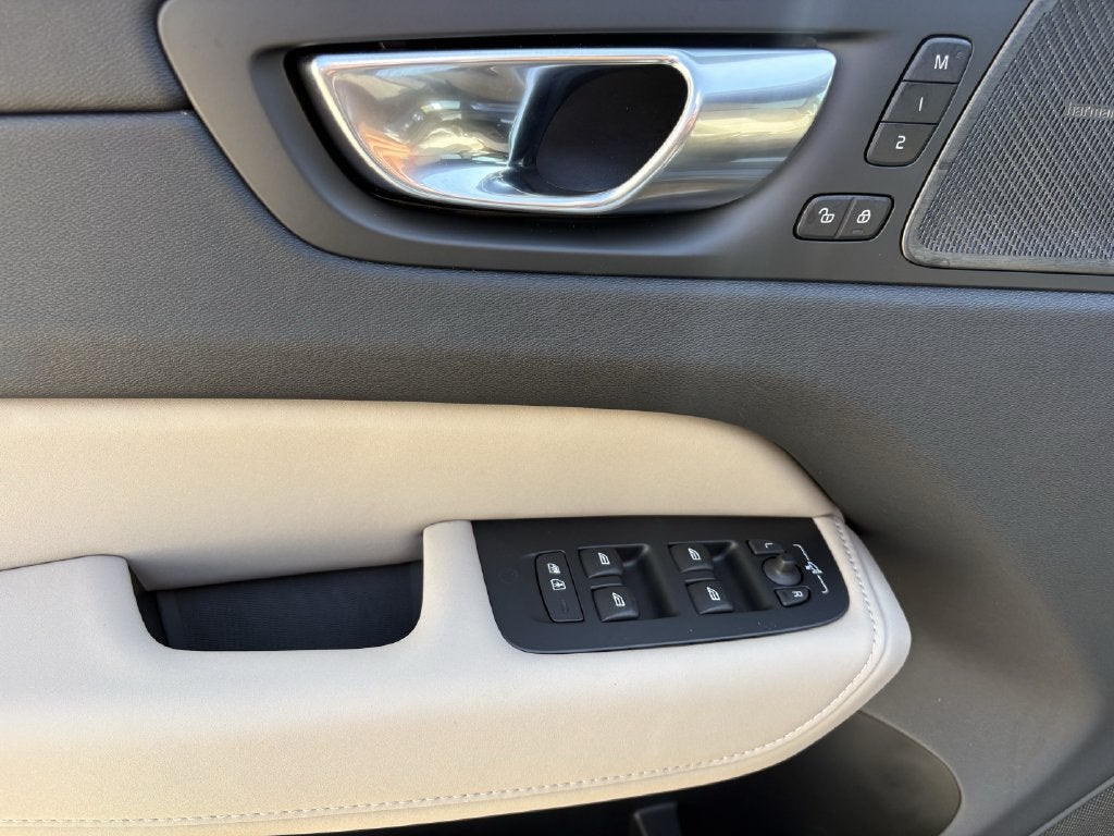 2027 Volvo XC60 B5 Plus