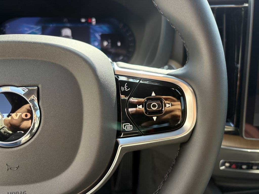 2027 Volvo XC60 B5 Plus