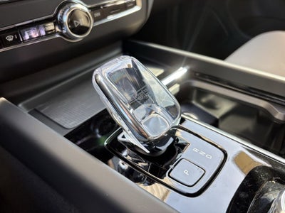 2027 Volvo XC60 B5 Plus