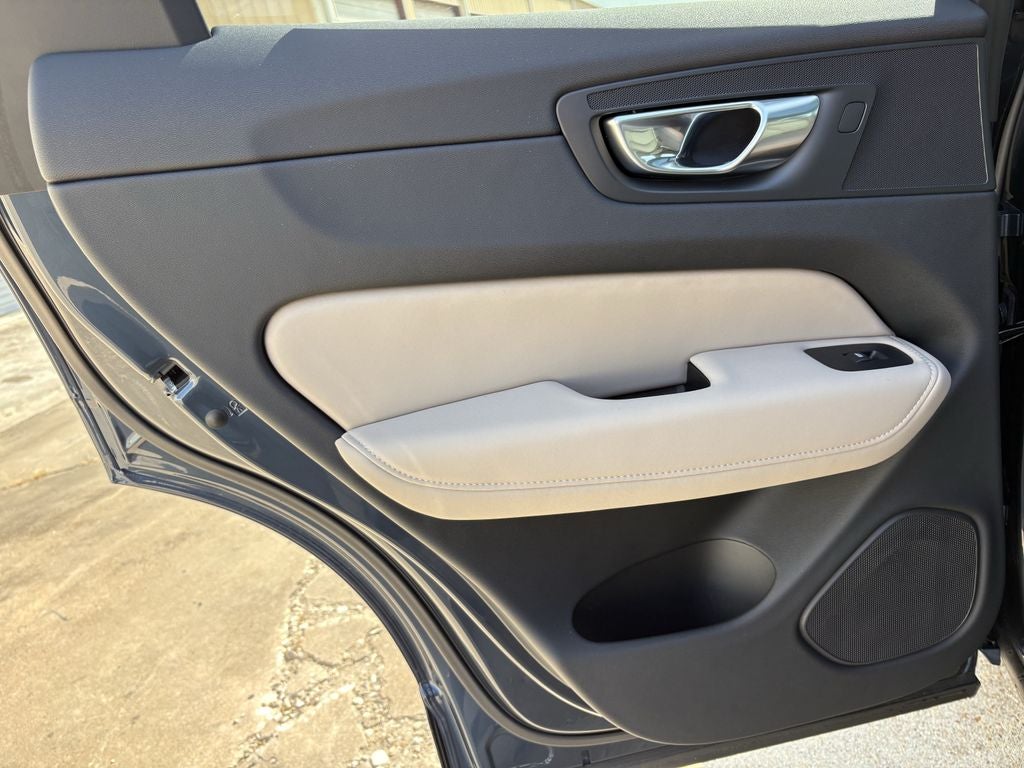 2027 Volvo XC60 B5 Plus