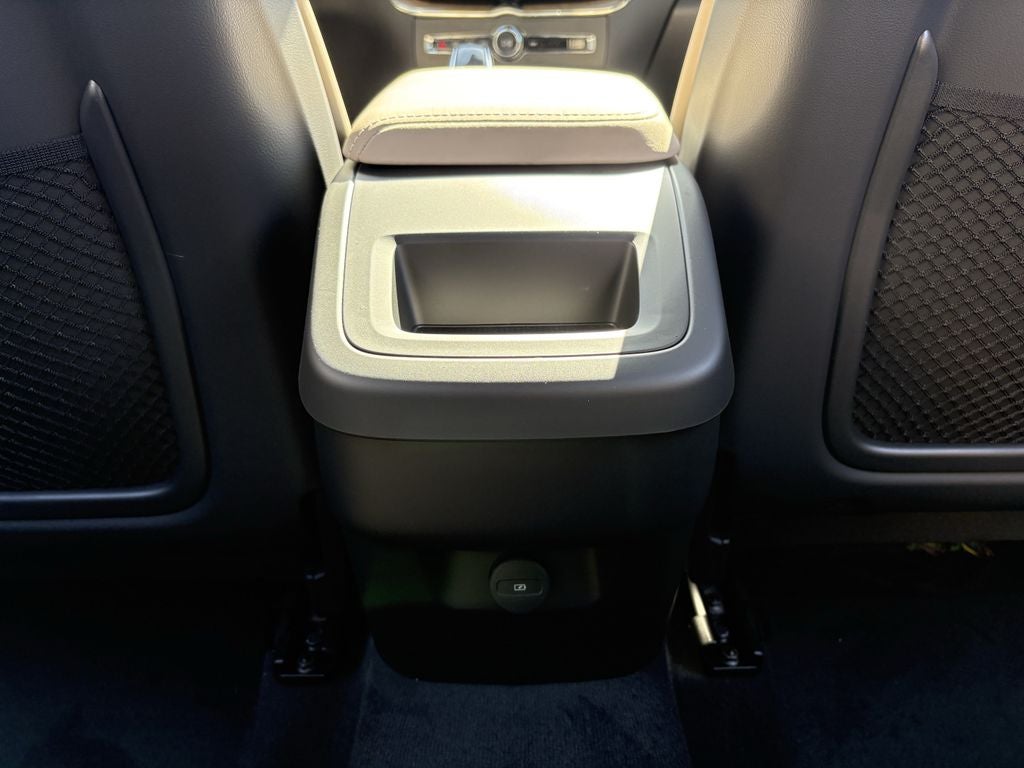 2027 Volvo XC60 B5 Plus