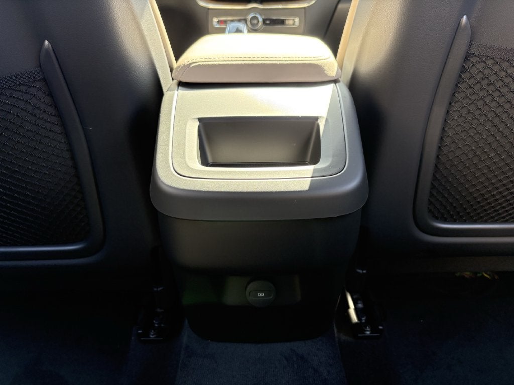 2027 Volvo XC60 B5 Plus