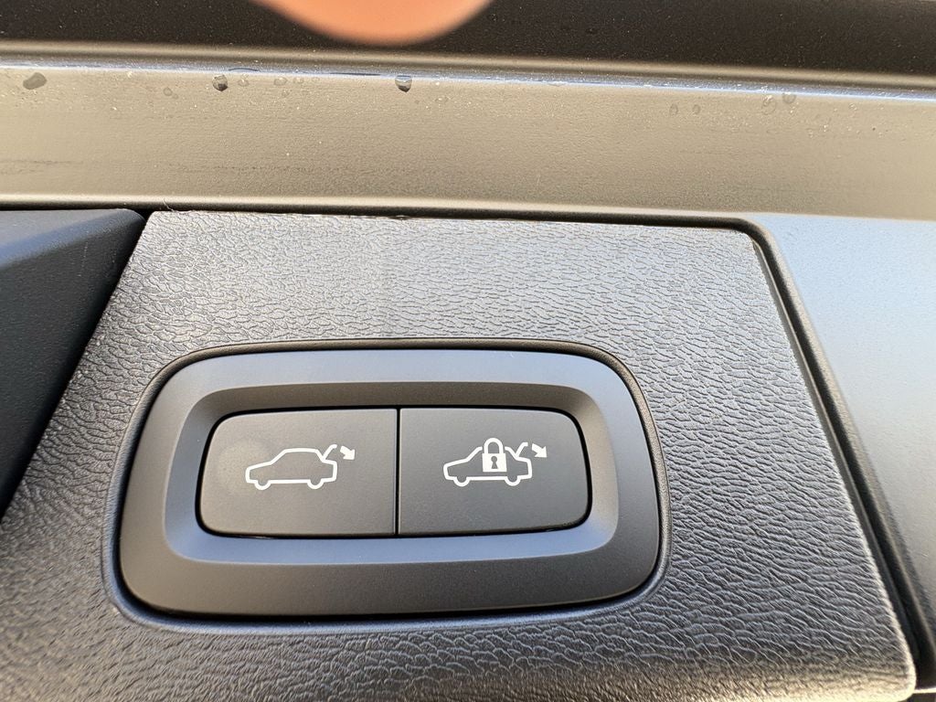 2027 Volvo XC60 B5 Plus