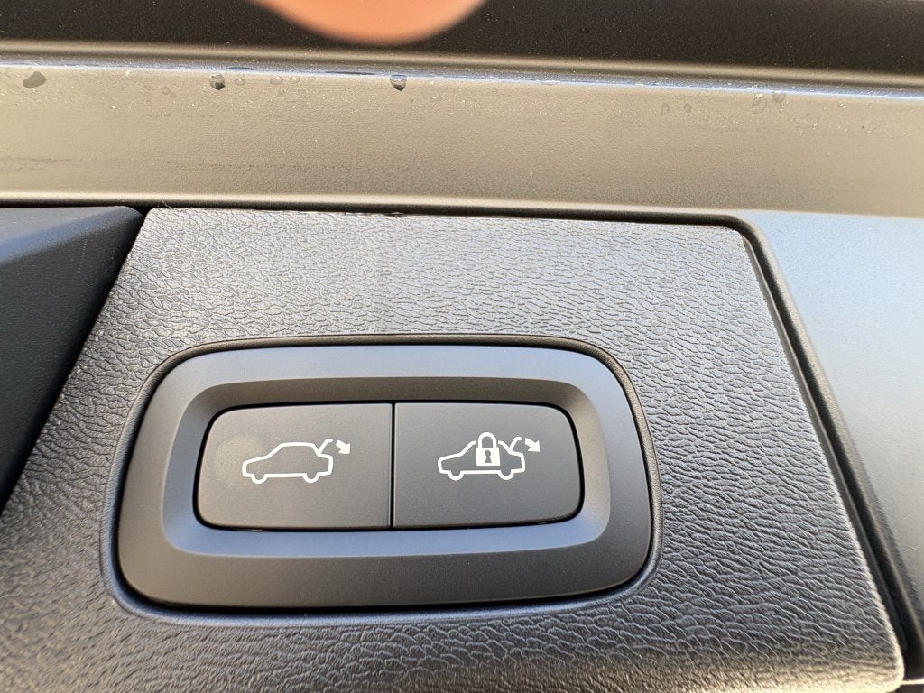 2027 Volvo XC60 B5 Plus
