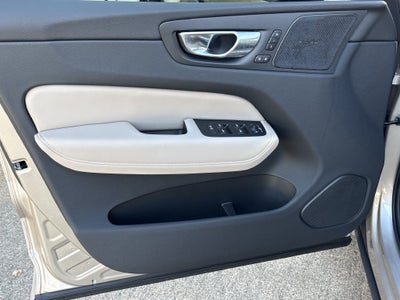 2027 Volvo XC60 B5 Plus
