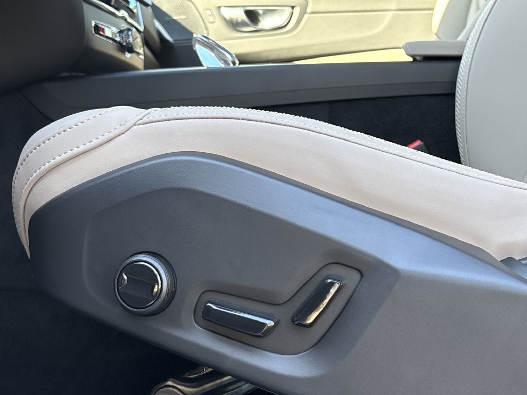 2027 Volvo XC60 B5 Plus