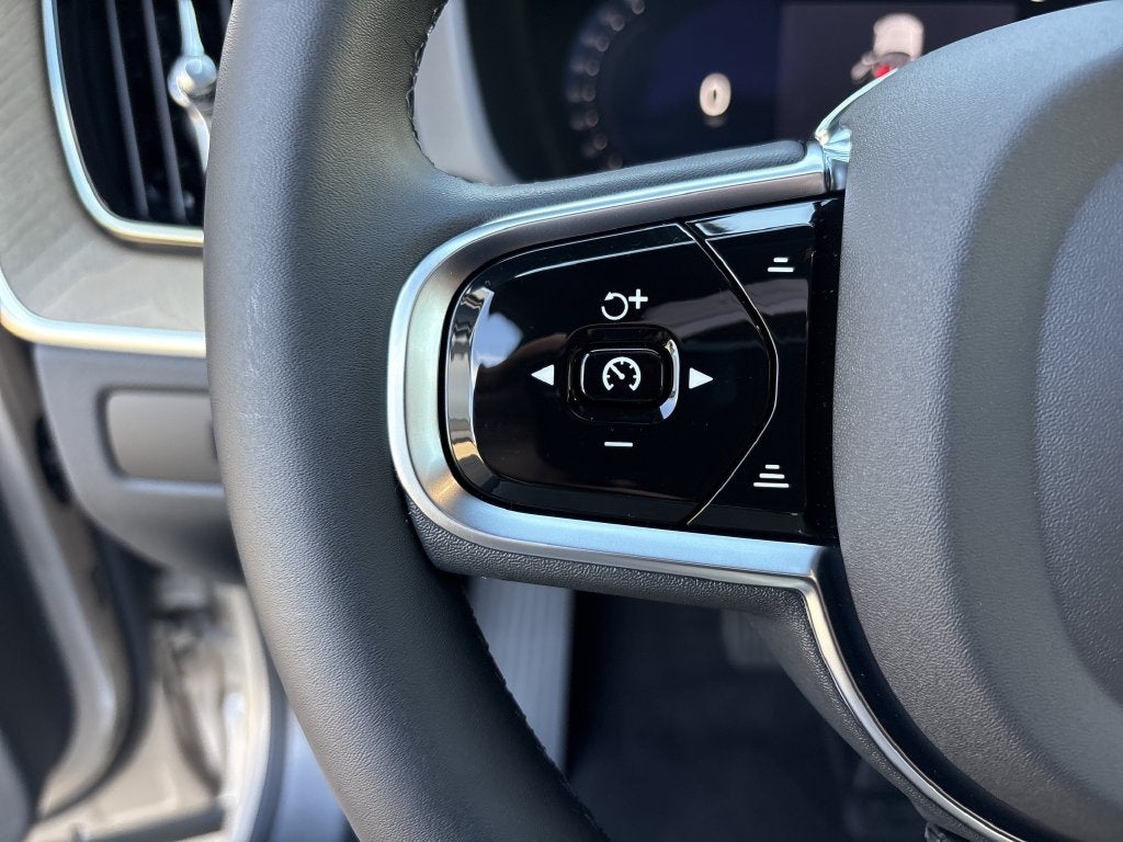 2027 Volvo XC60 B5 Plus