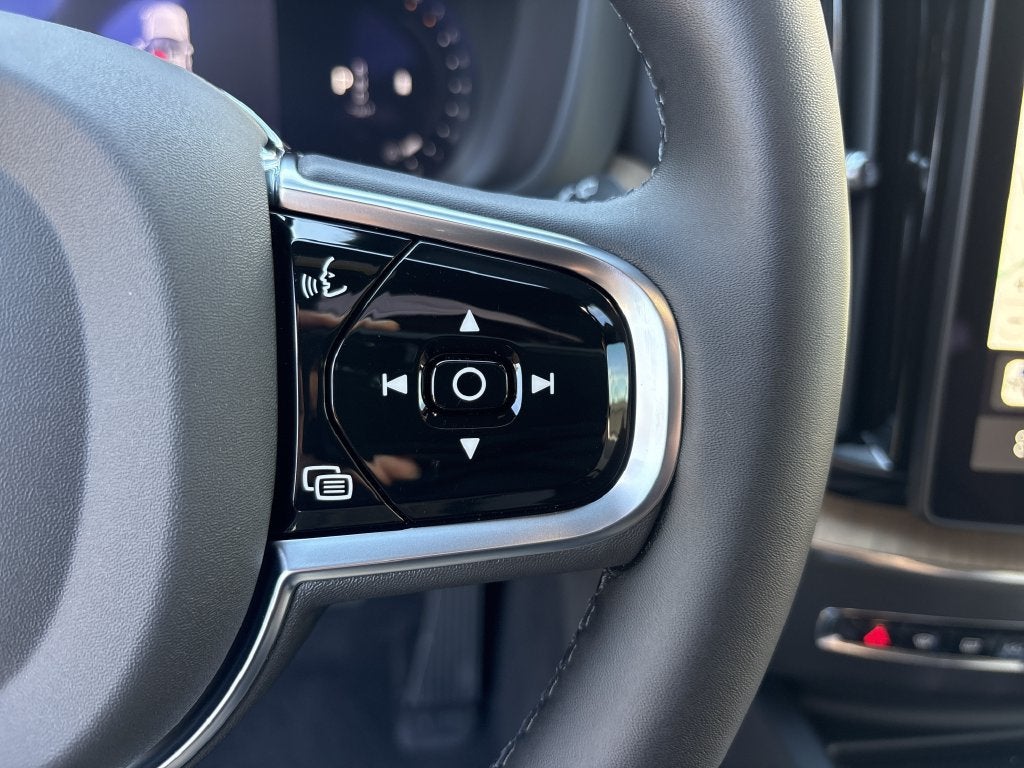 2027 Volvo XC60 B5 Plus