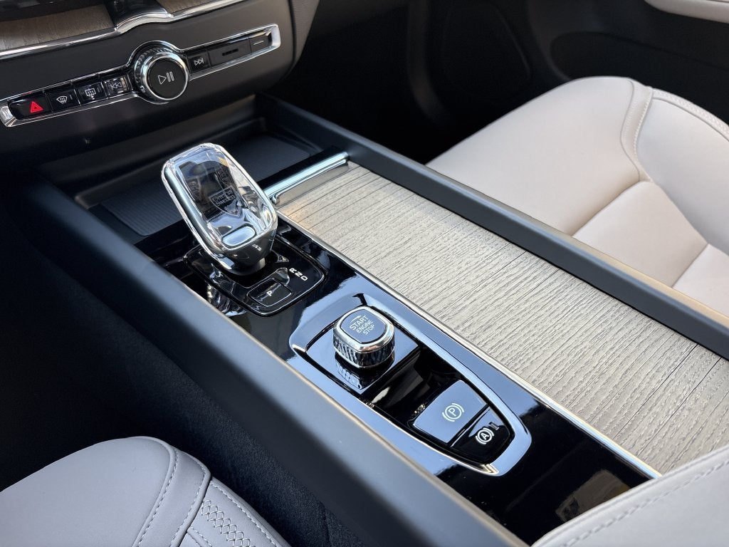 2027 Volvo XC60 B5 Plus