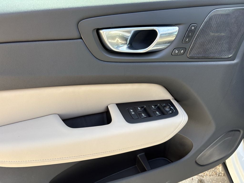 2027 Volvo XC60 B5 Plus