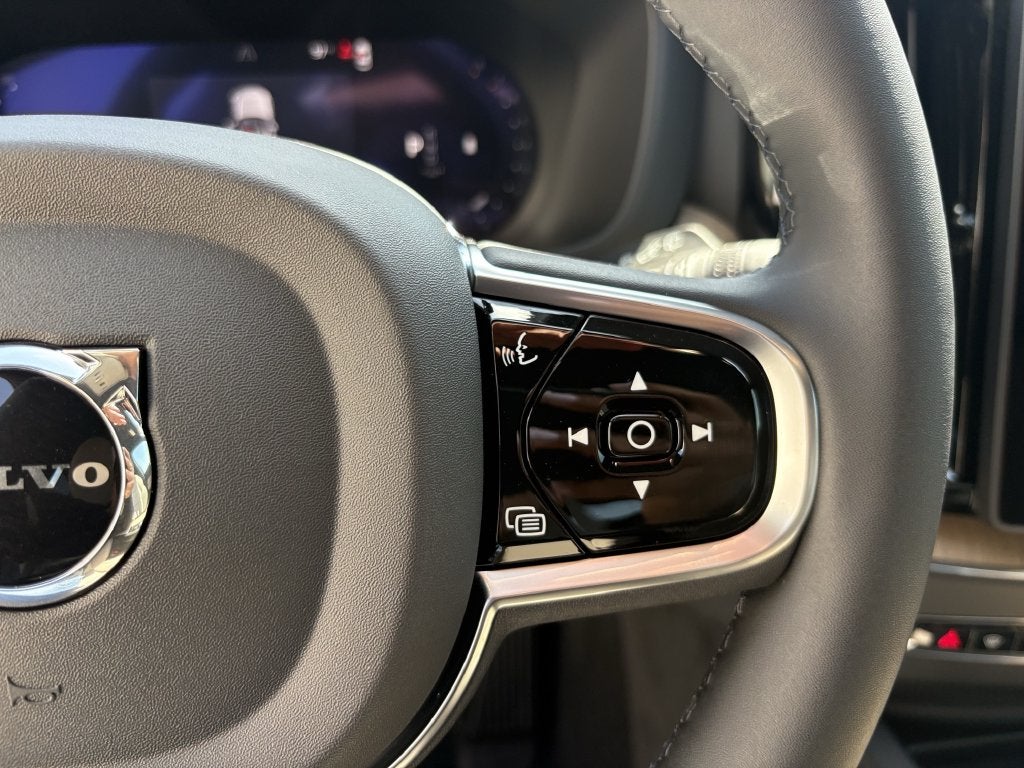 2027 Volvo XC60 B5 Plus