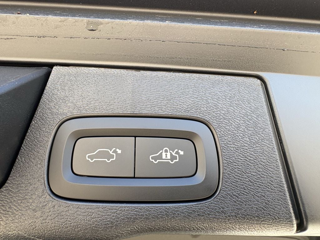 2027 Volvo XC60 B5 Plus