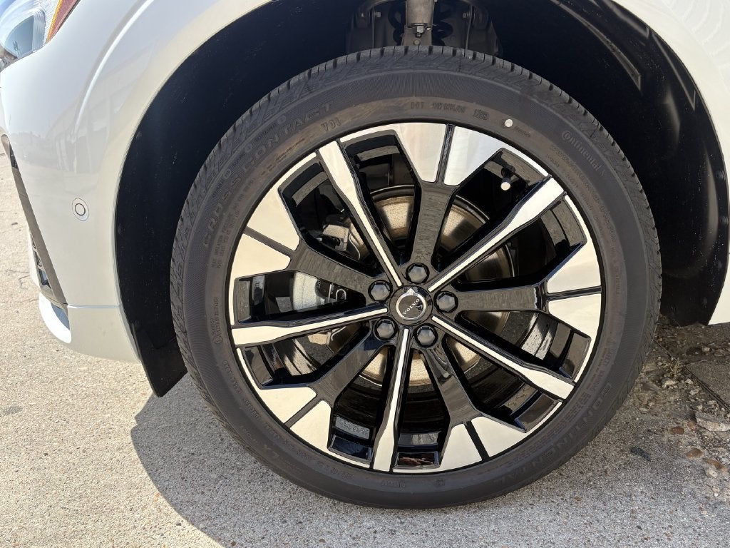 2027 Volvo XC60 B5 Plus
