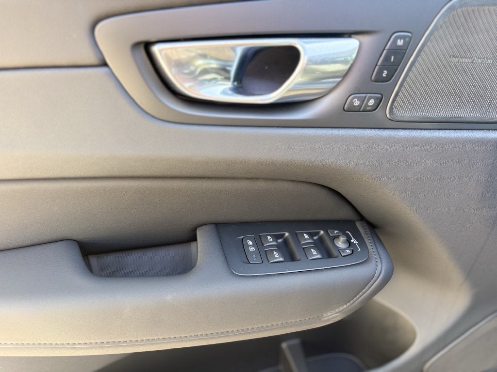 2027 Volvo XC60 B5 Plus