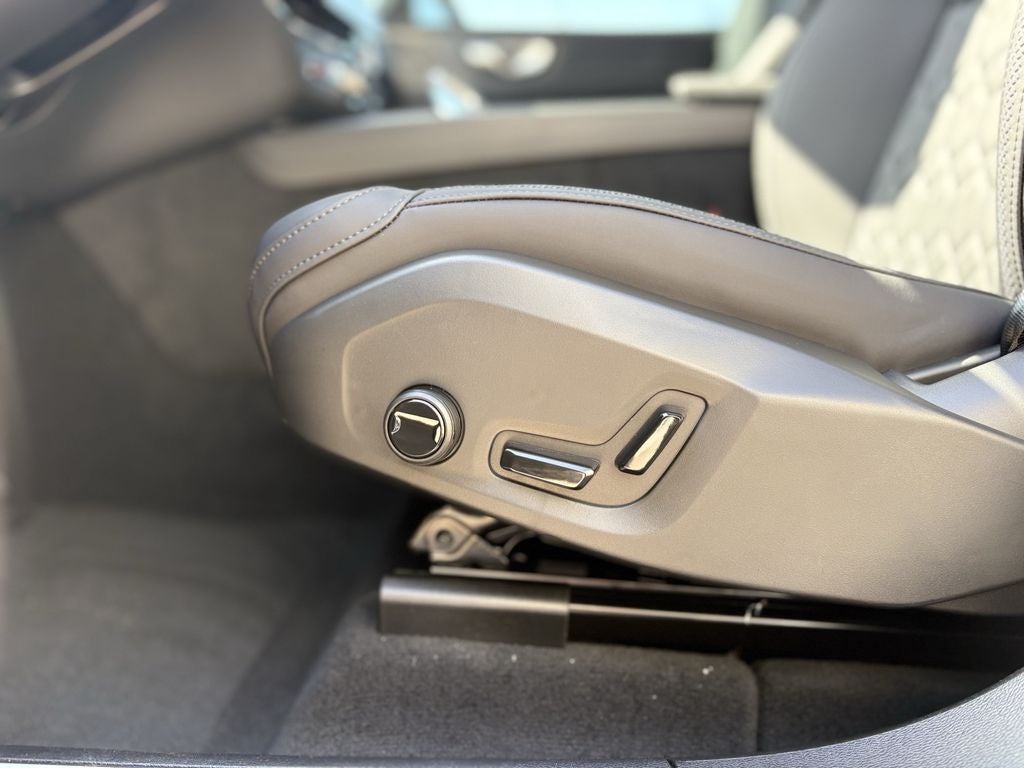 2027 Volvo XC60 B5 Plus
