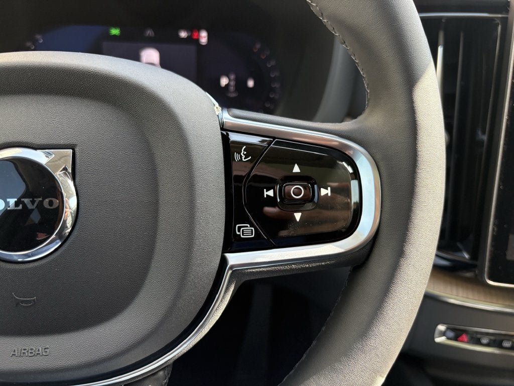 2027 Volvo XC60 B5 Plus