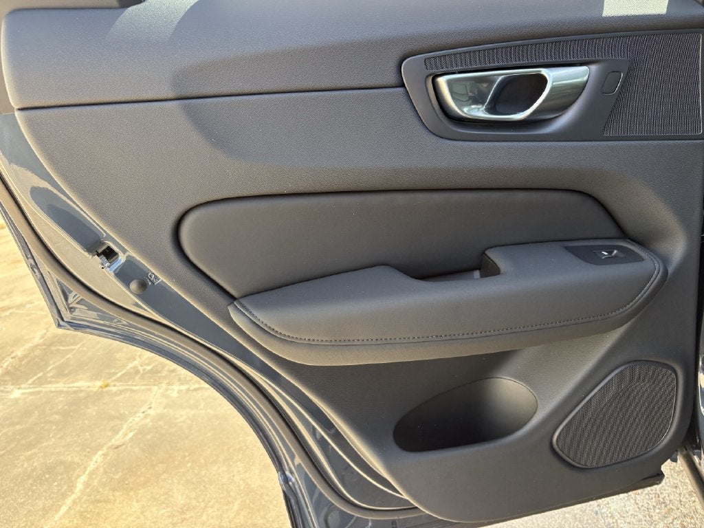 2027 Volvo XC60 B5 Plus