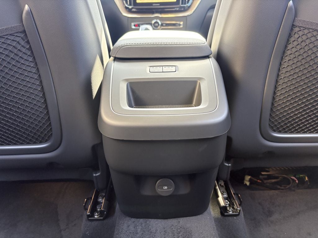 2027 Volvo XC60 B5 Plus