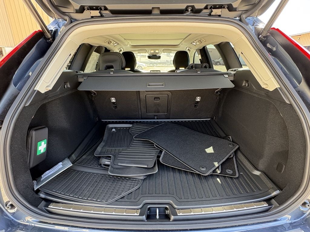 2027 Volvo XC60 B5 Plus