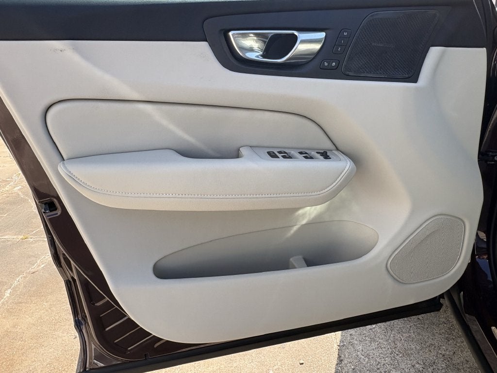 2027 Volvo XC60 B5 Ultra