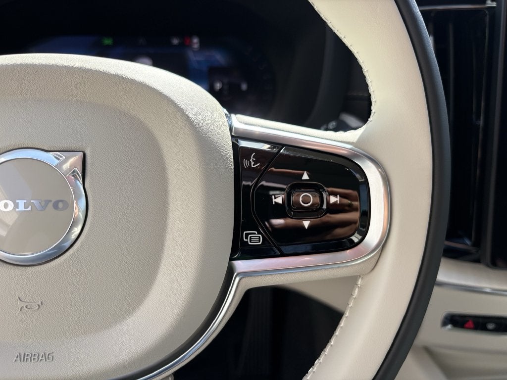 2027 Volvo XC60 B5 Ultra