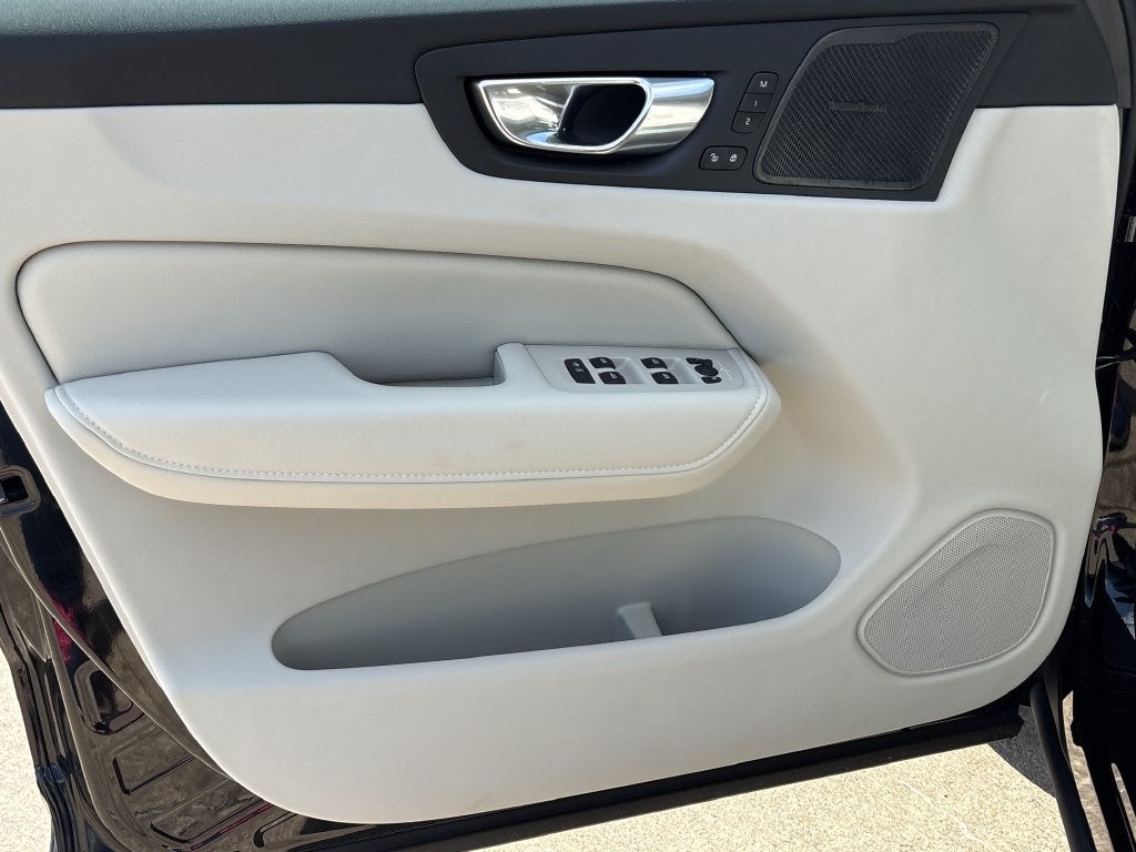 2027 Volvo XC60 B5 Ultra