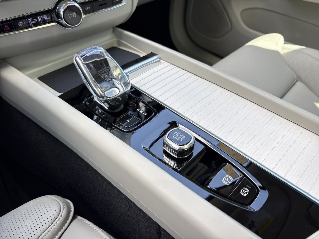 2027 Volvo XC60 B5 Ultra