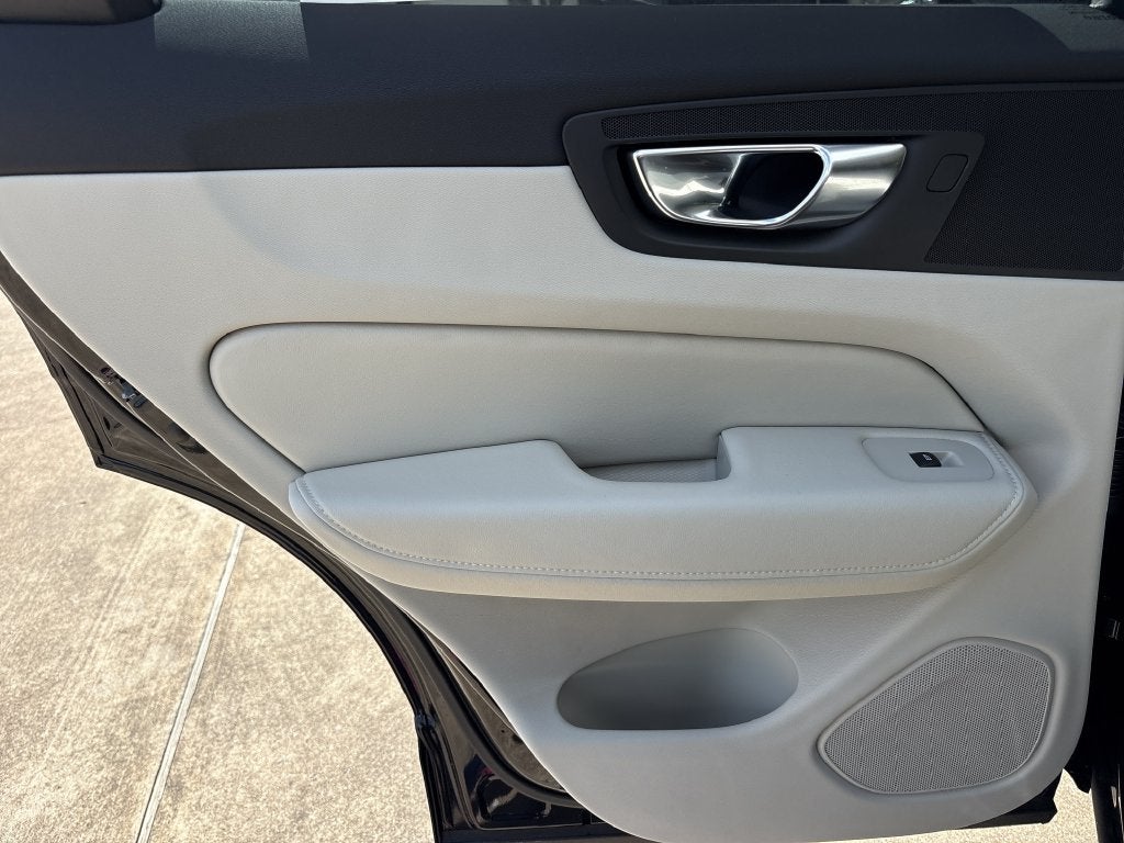 2027 Volvo XC60 B5 Ultra