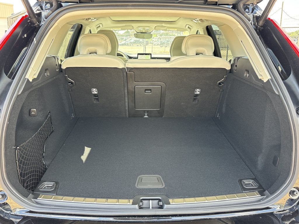 2027 Volvo XC60 B5 Ultra