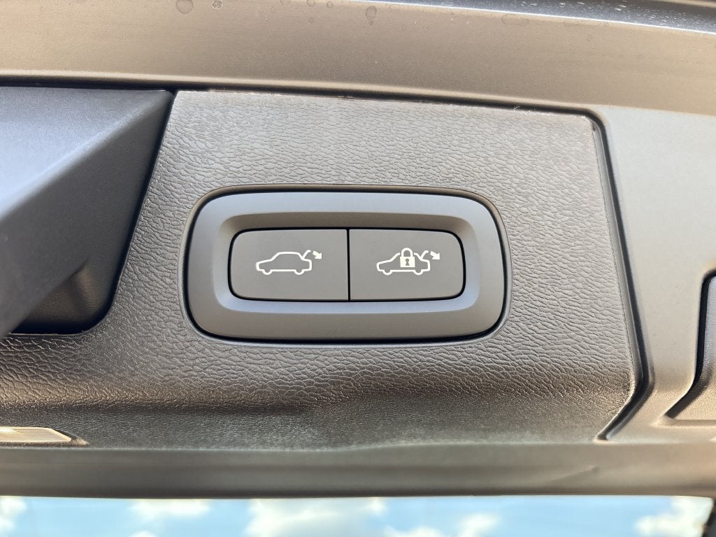 2027 Volvo XC60 B5 Ultra