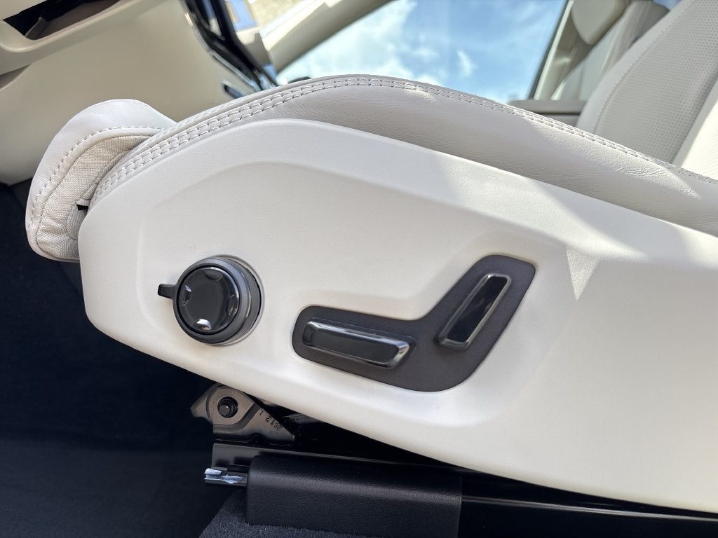 2027 Volvo XC60 B5 Ultra