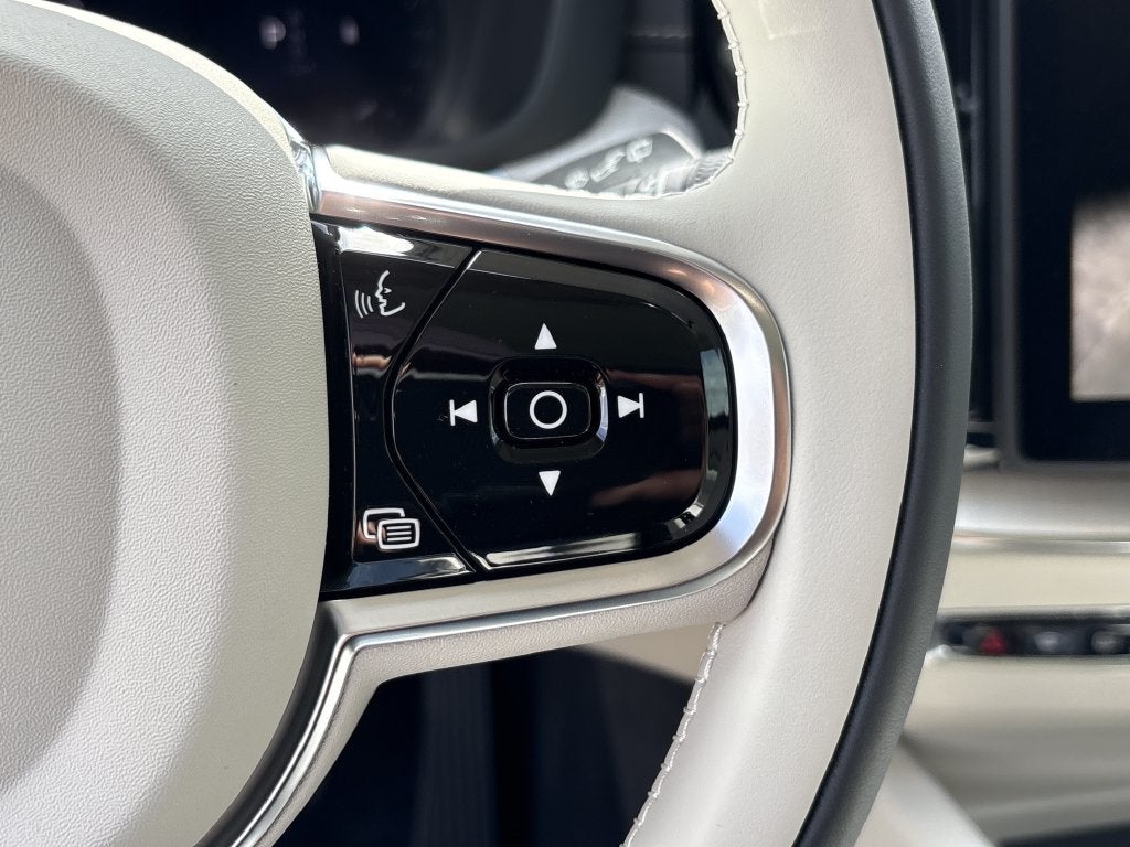 2027 Volvo XC60 B5 Ultra